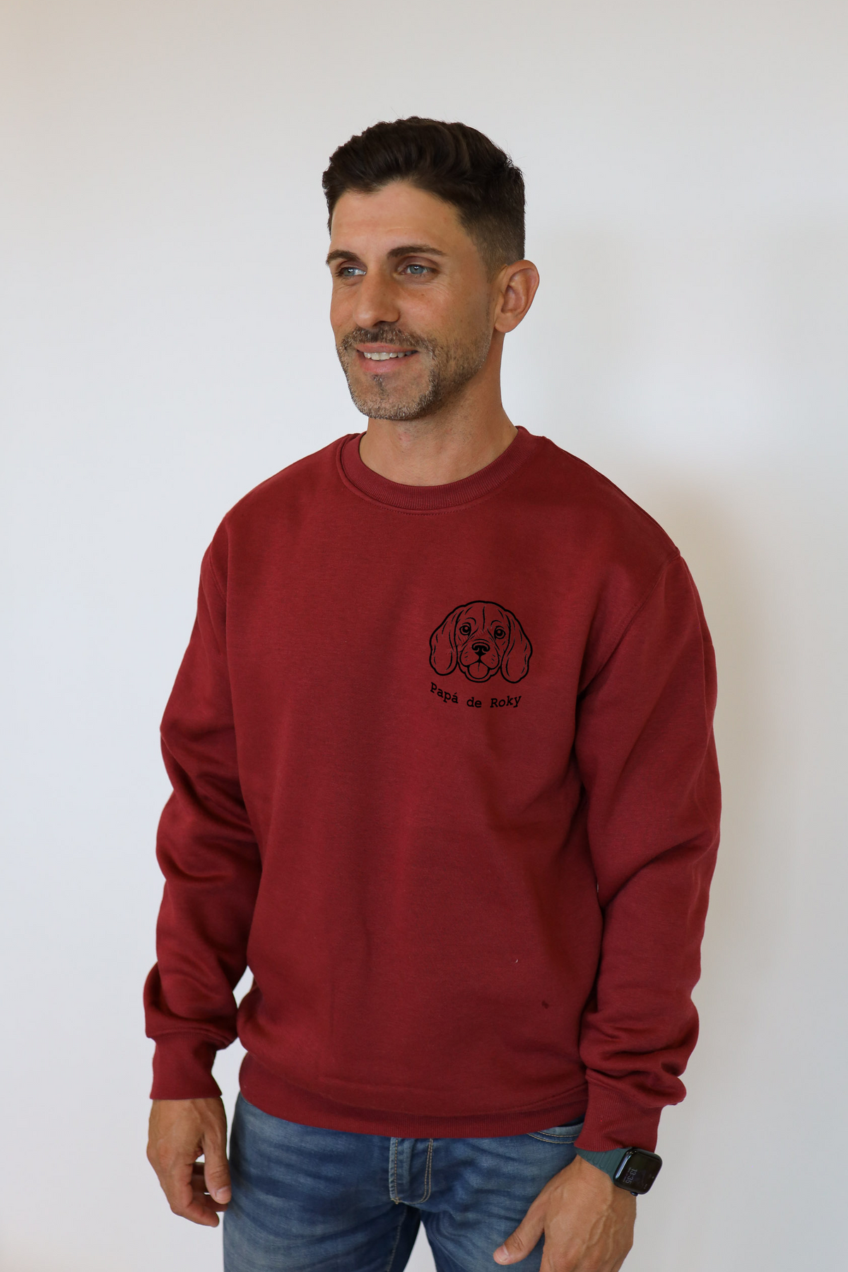 Sudadera Mascota granate con dibujo de perro en el pecho
