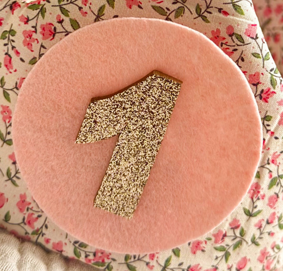 CORONA CUMPLEAÑOS FLORES ROSA