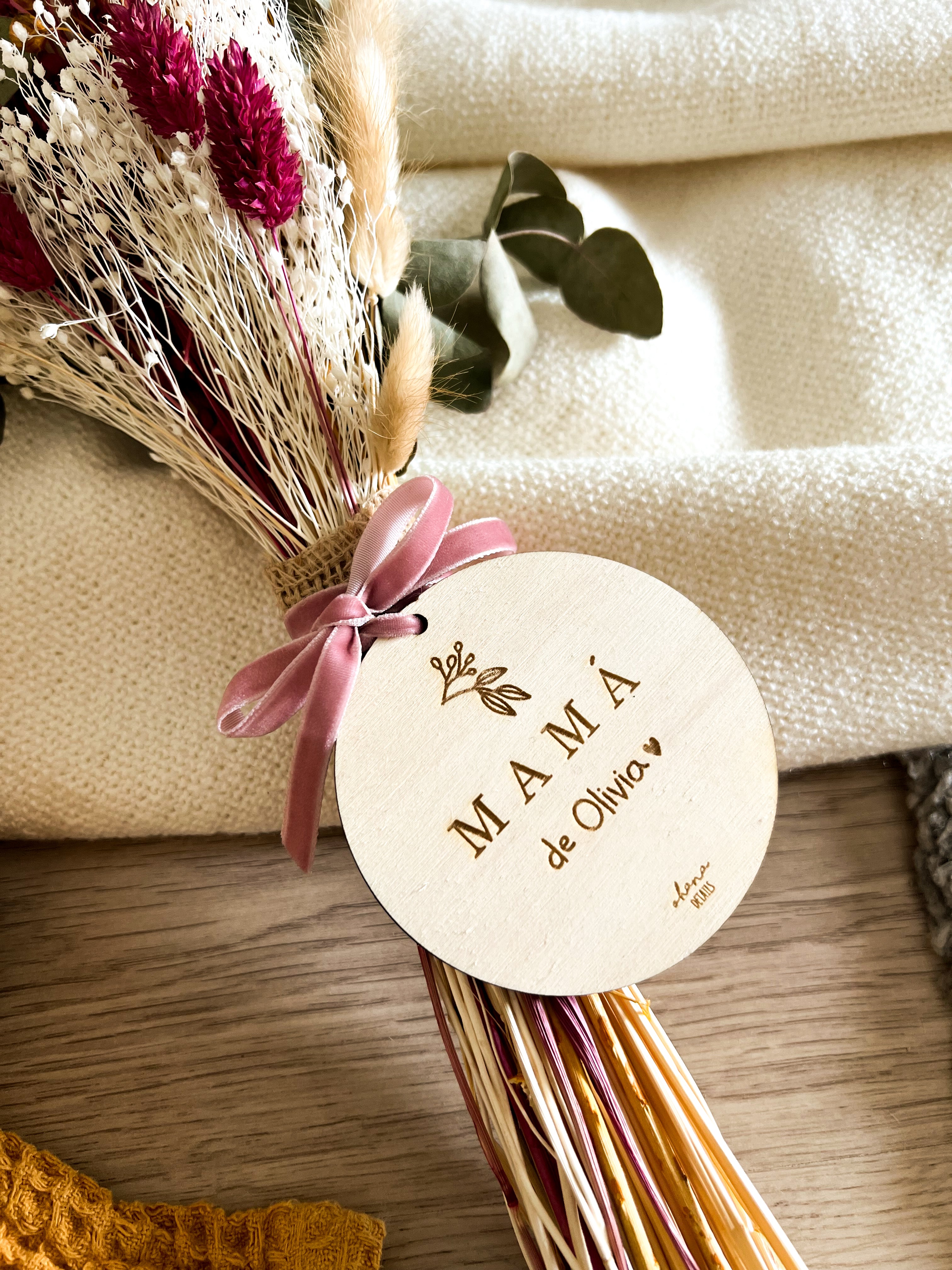 RAMO FLORES CON PLACA MAMÁ