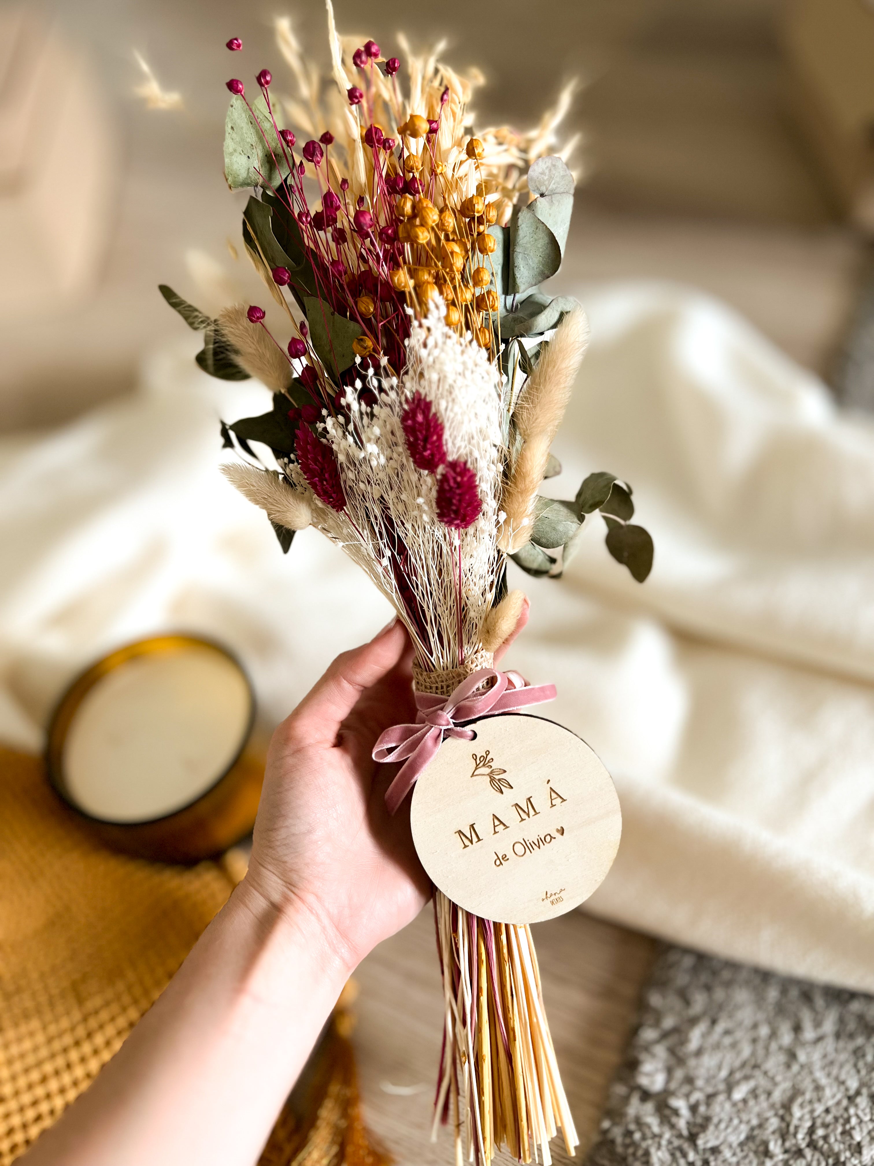 RAMO FLORES CON PLACA MAMÁ