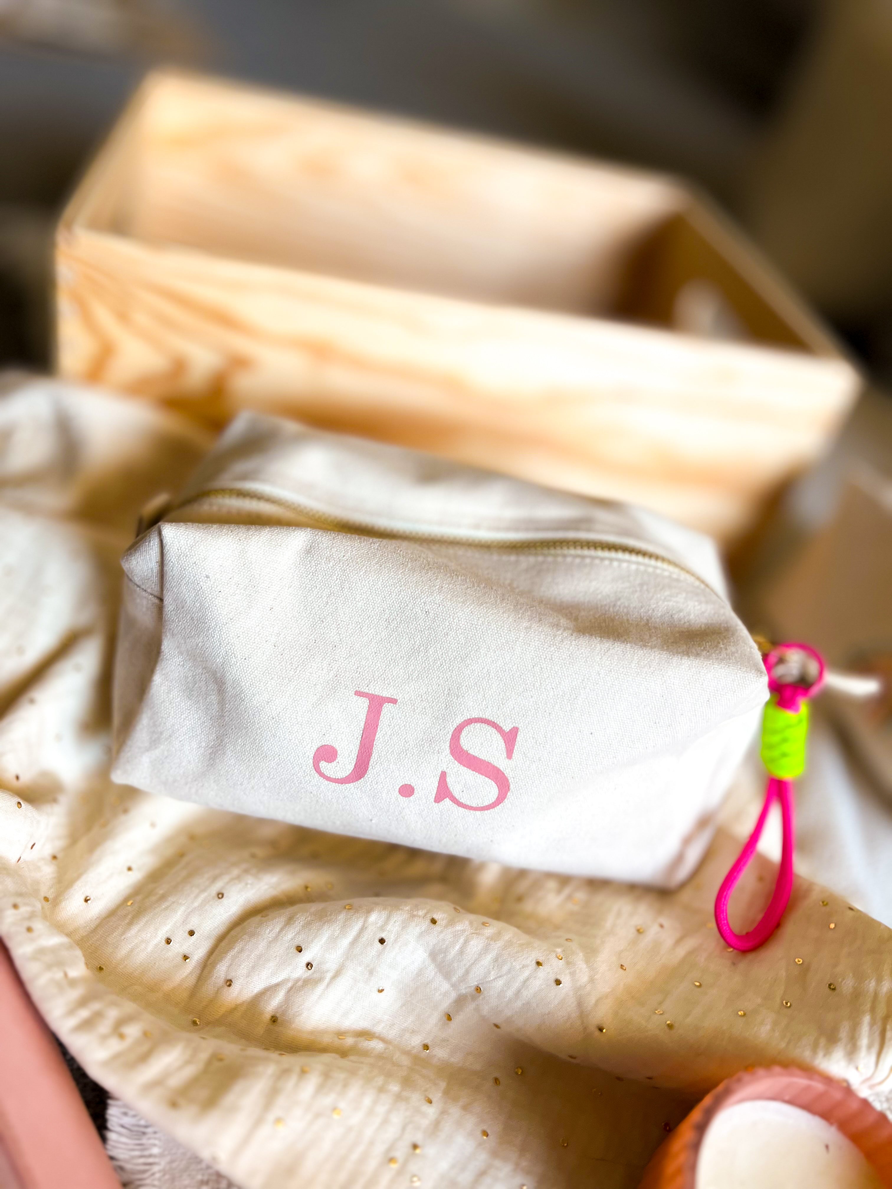 NECESER INICIALES PERSONALIZADO