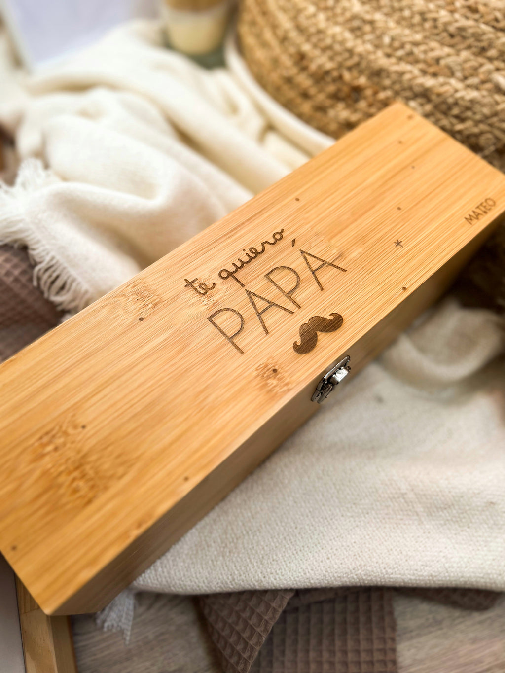 CAJA Y SET DE VINO PERSONALIZADA