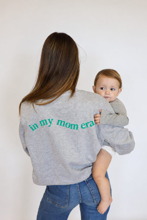 Sudadera Ondas gris con frase verde en la espalda