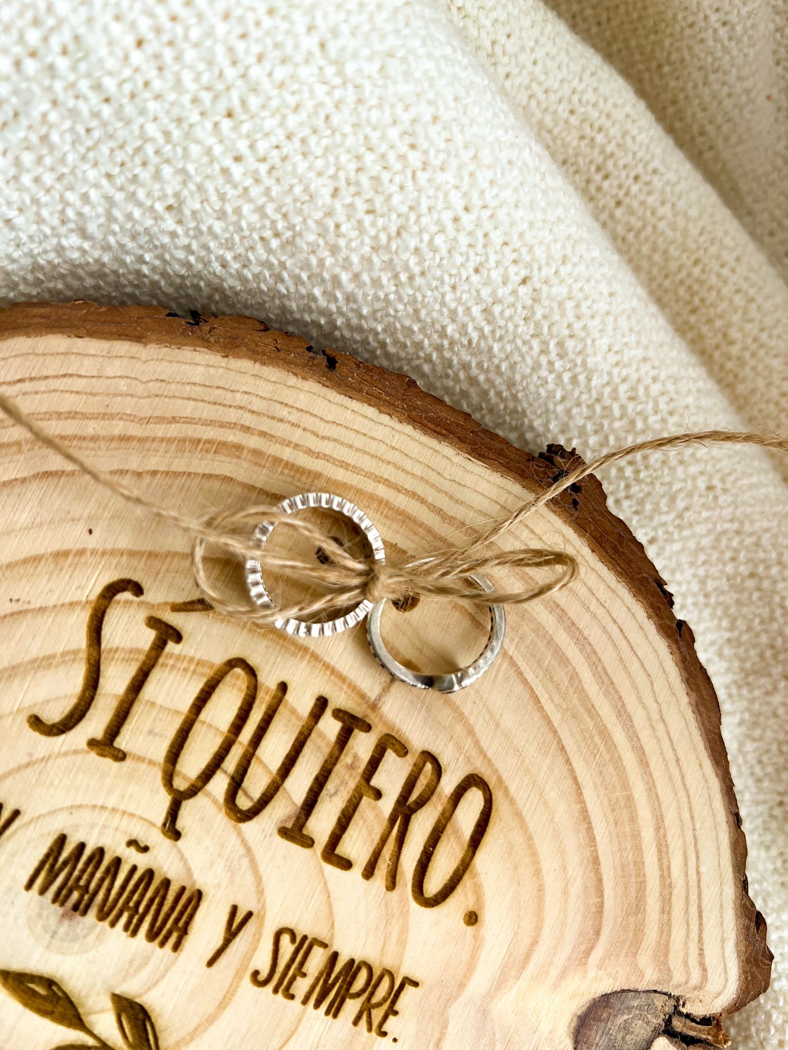 PORTA ALIANZAS MADERA